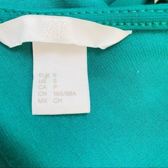 H&M Fit and Flare V-Neck Dress - Picture 3 of 4